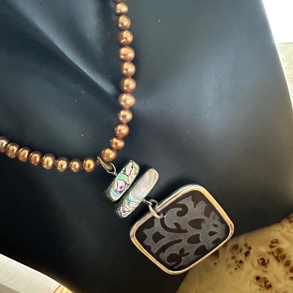 Retired Siplada Black Pendant Shell Necklace